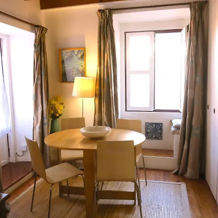 Magnificent Duplex In Mouraria Apartment *