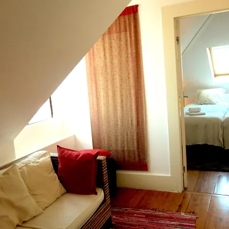 Magnificent Duplex In Mouraria Apartment